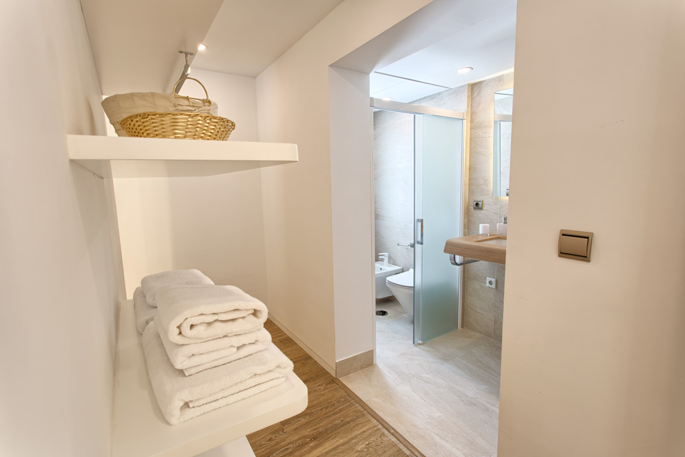 4 bedrooms en suite, wifi, netflix, bbq, private pool, beautiful mountain views