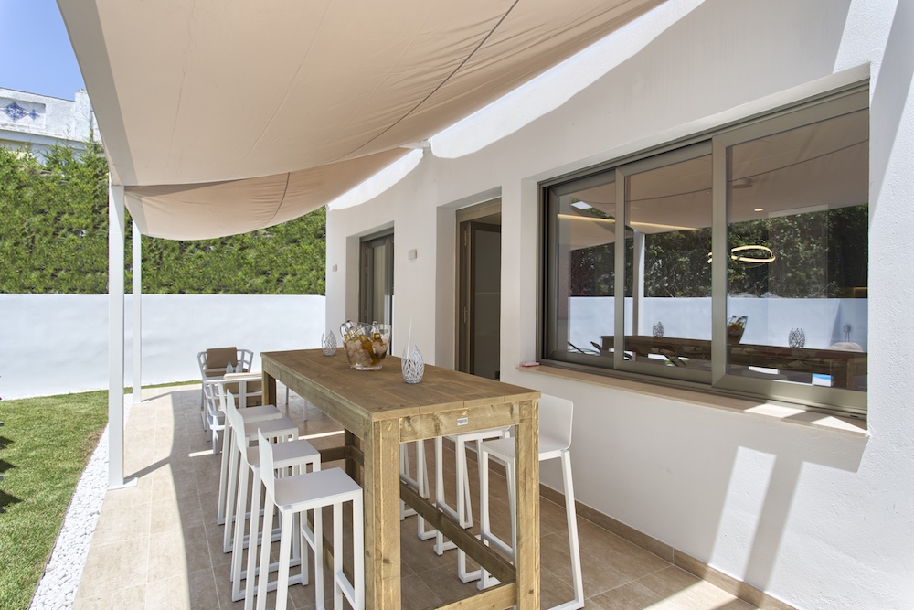 4 bedrooms en suite, wifi, netflix, bbq, private pool, beautiful mountain views