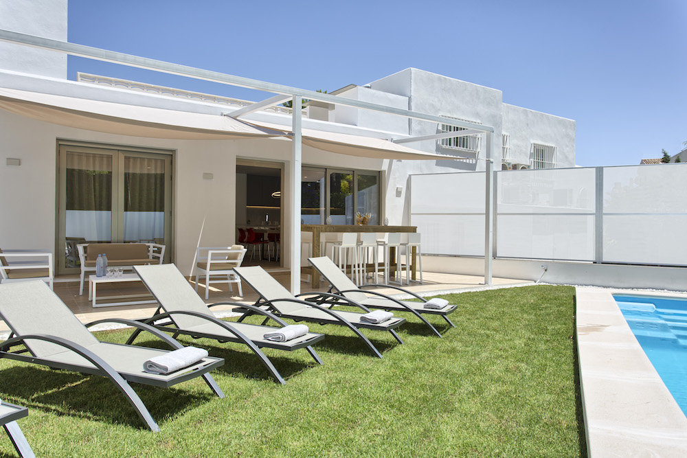 4 bedrooms en suite, wifi, netflix, bbq, private pool, beautiful mountain views