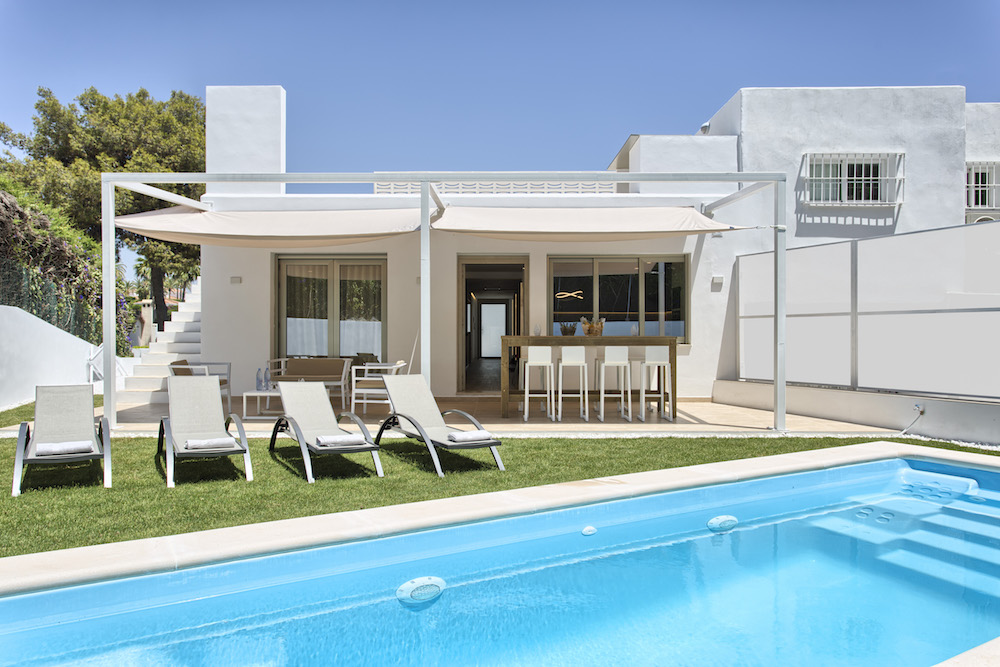 4 bedrooms en suite, wifi, netflix, bbq, private pool, beautiful mountain views