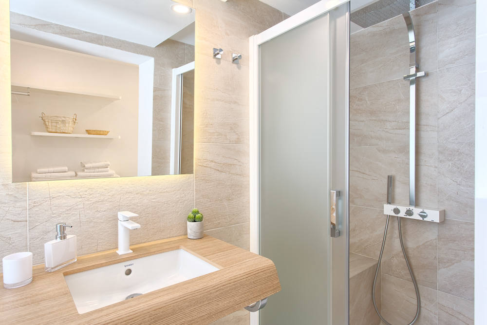 4 bedrooms en suite, wifi, netflix, bbq, private pool, beautiful mountain views