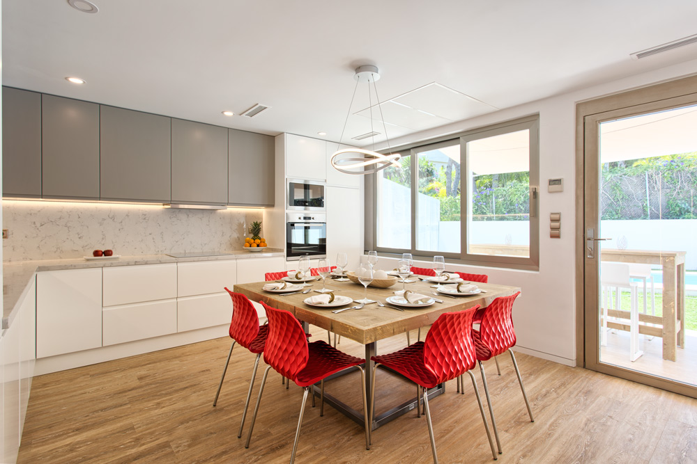 4 bedrooms en suite, wifi, netflix, bbq, private pool, beautiful mountain views