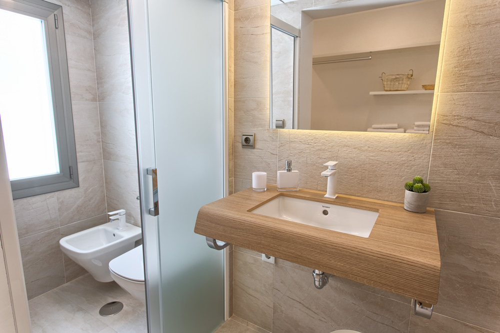 4 bedrooms en suite, wifi, netflix, bbq, private pool, beautiful mountain views