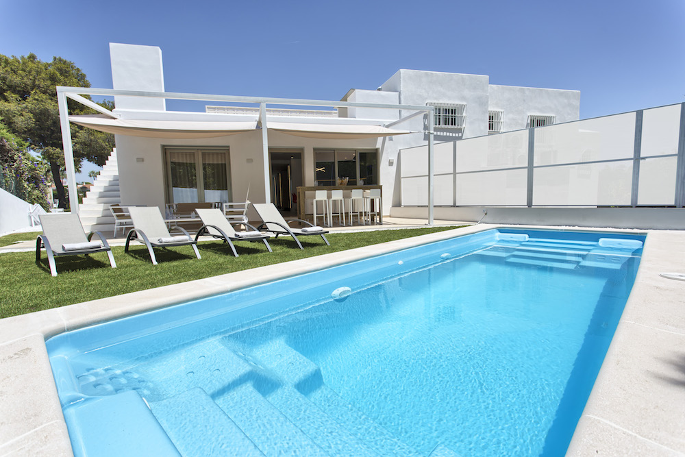 4 bedrooms en suite, wifi, netflix, bbq, private pool, beautiful mountain views