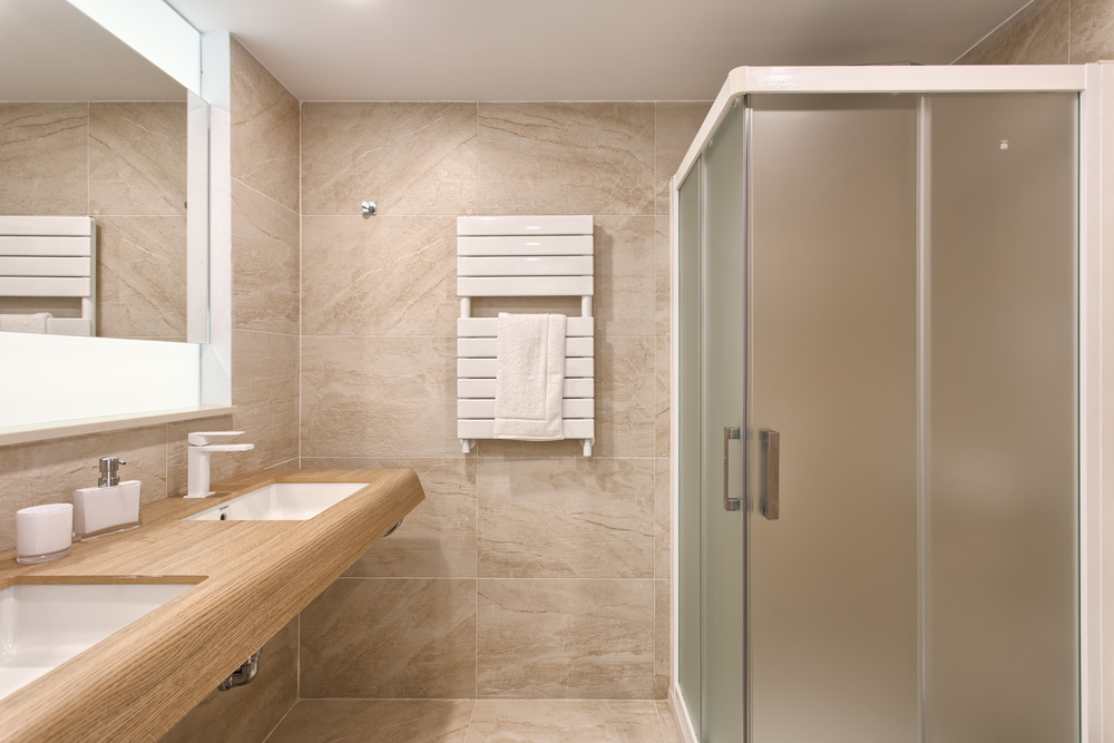 4 bedrooms en suite, wifi, netflix, bbq, private pool, beautiful mountain views