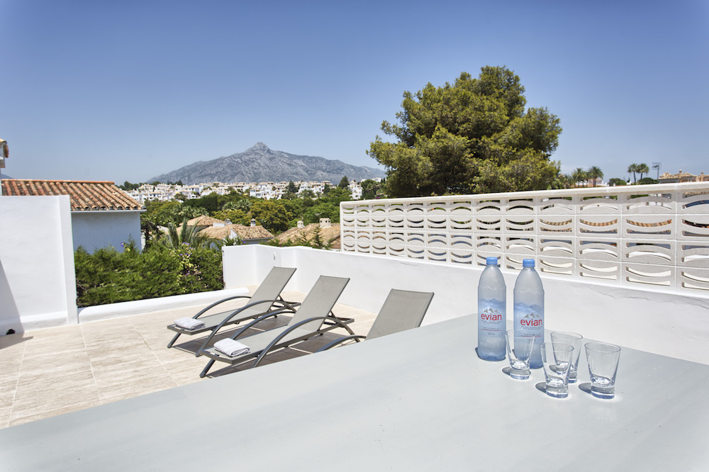 4 bedrooms en suite, wifi, netflix, bbq, private pool, beautiful mountain views