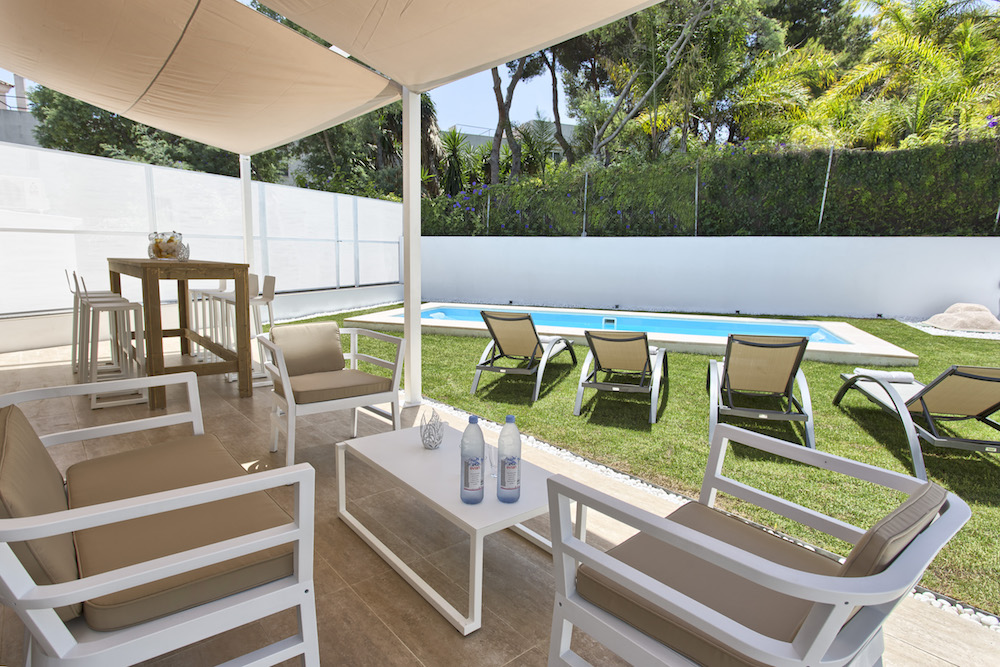 4 bedrooms en suite, wifi, netflix, bbq, private pool, beautiful mountain views