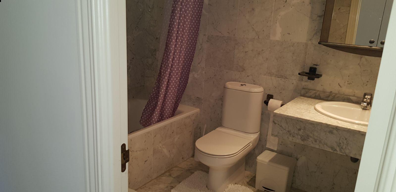 Holidays on the beachfront, Puerto Banus. They are 3 bedrooms and enjoys security 24 hrs.