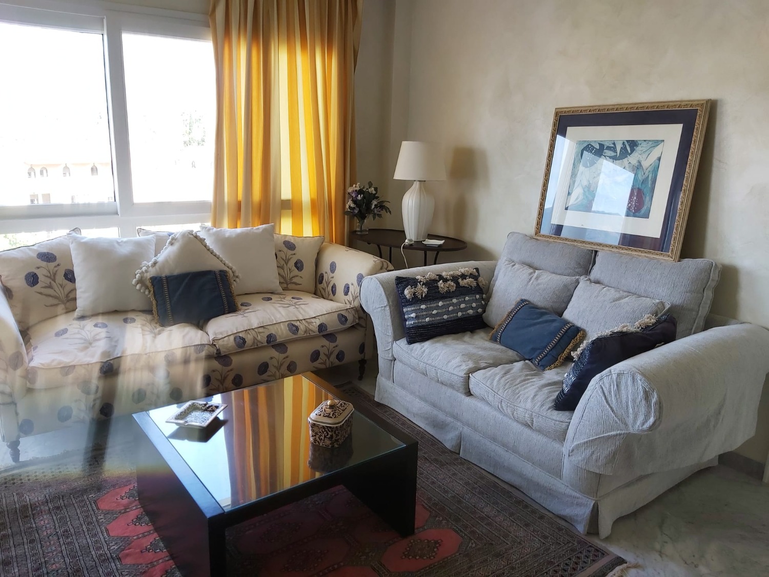 Holidays on the beachfront, Puerto Banus. They are 3 bedrooms and enjoys security 24 hrs.