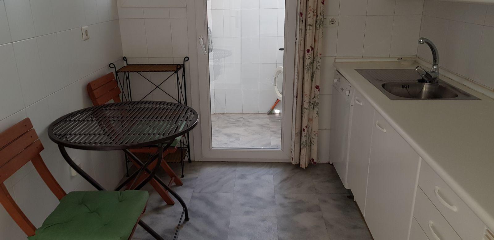 Holidays on the beachfront, Puerto Banus. They are 3 bedrooms and enjoys security 24 hrs.