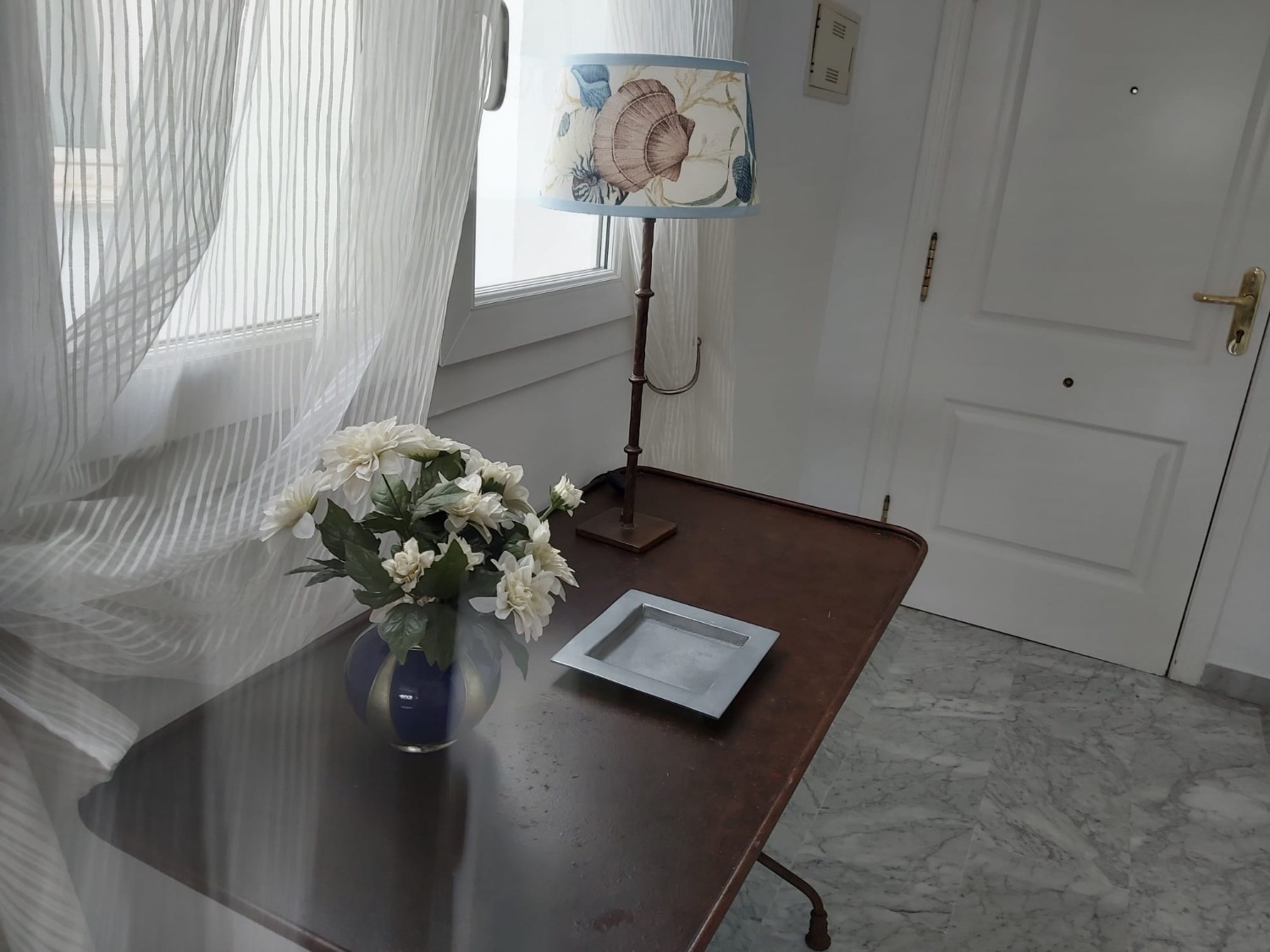 Holidays on the beachfront, Puerto Banus. They are 3 bedrooms and enjoys security 24 hrs.