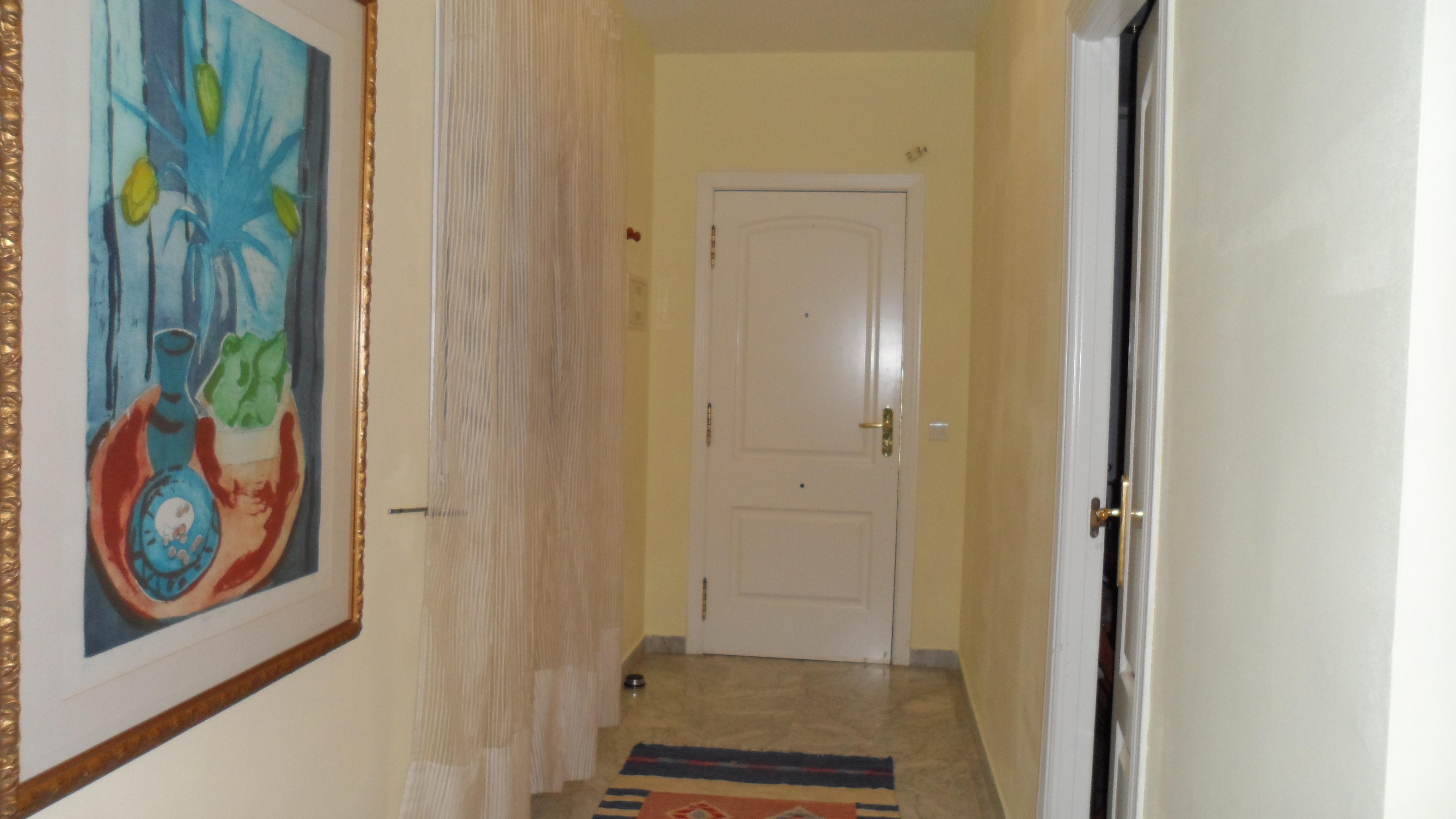 Holidays on the beachfront, Puerto Banus. They are 3 bedrooms and enjoys security 24 hrs.