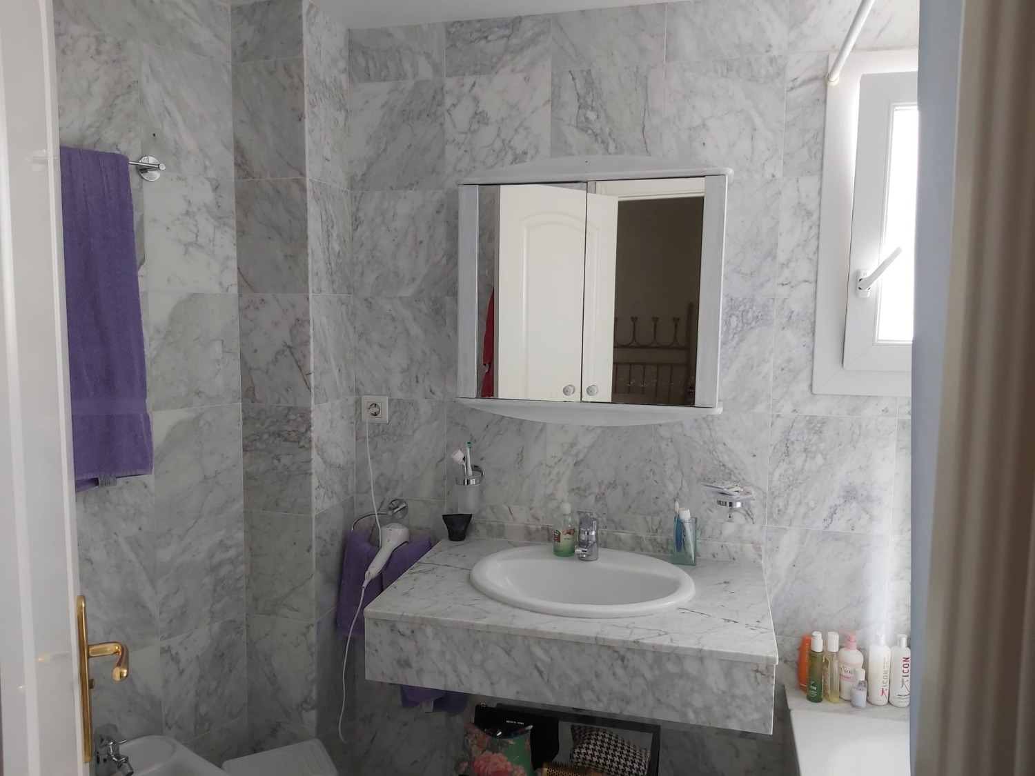 Holidays on the beachfront, Puerto Banus. They are 3 bedrooms and enjoys security 24 hrs.