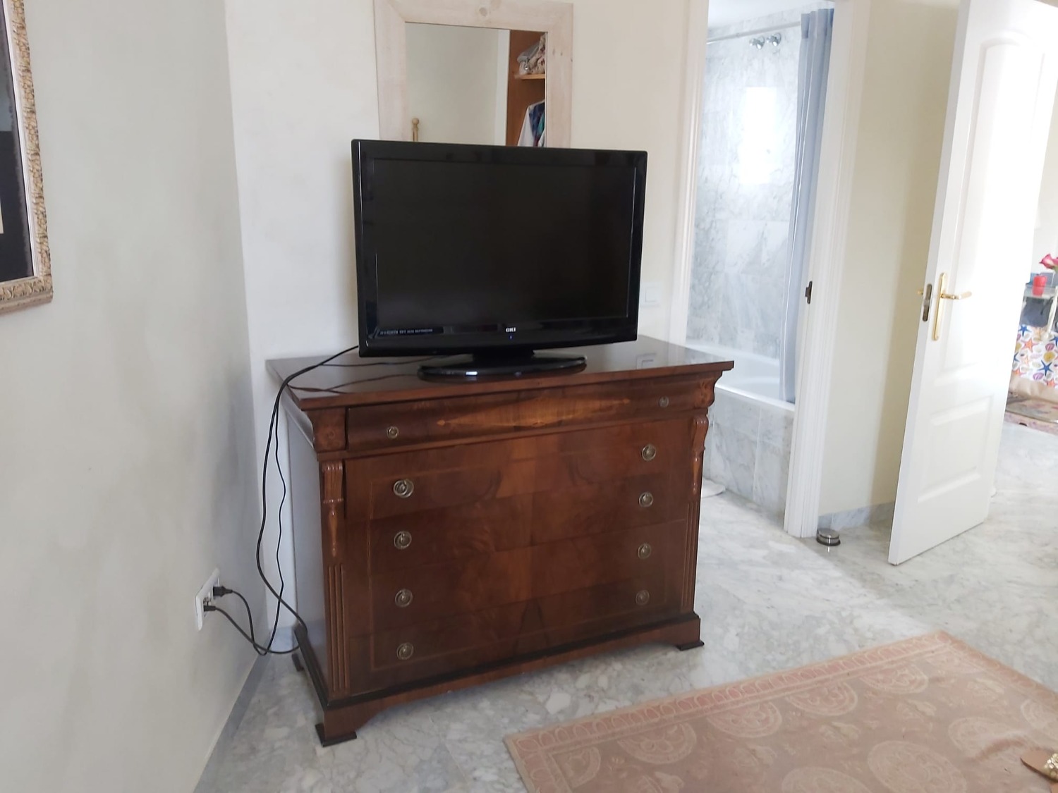 Holidays on the beachfront, Puerto Banus. They are 3 bedrooms and enjoys security 24 hrs.