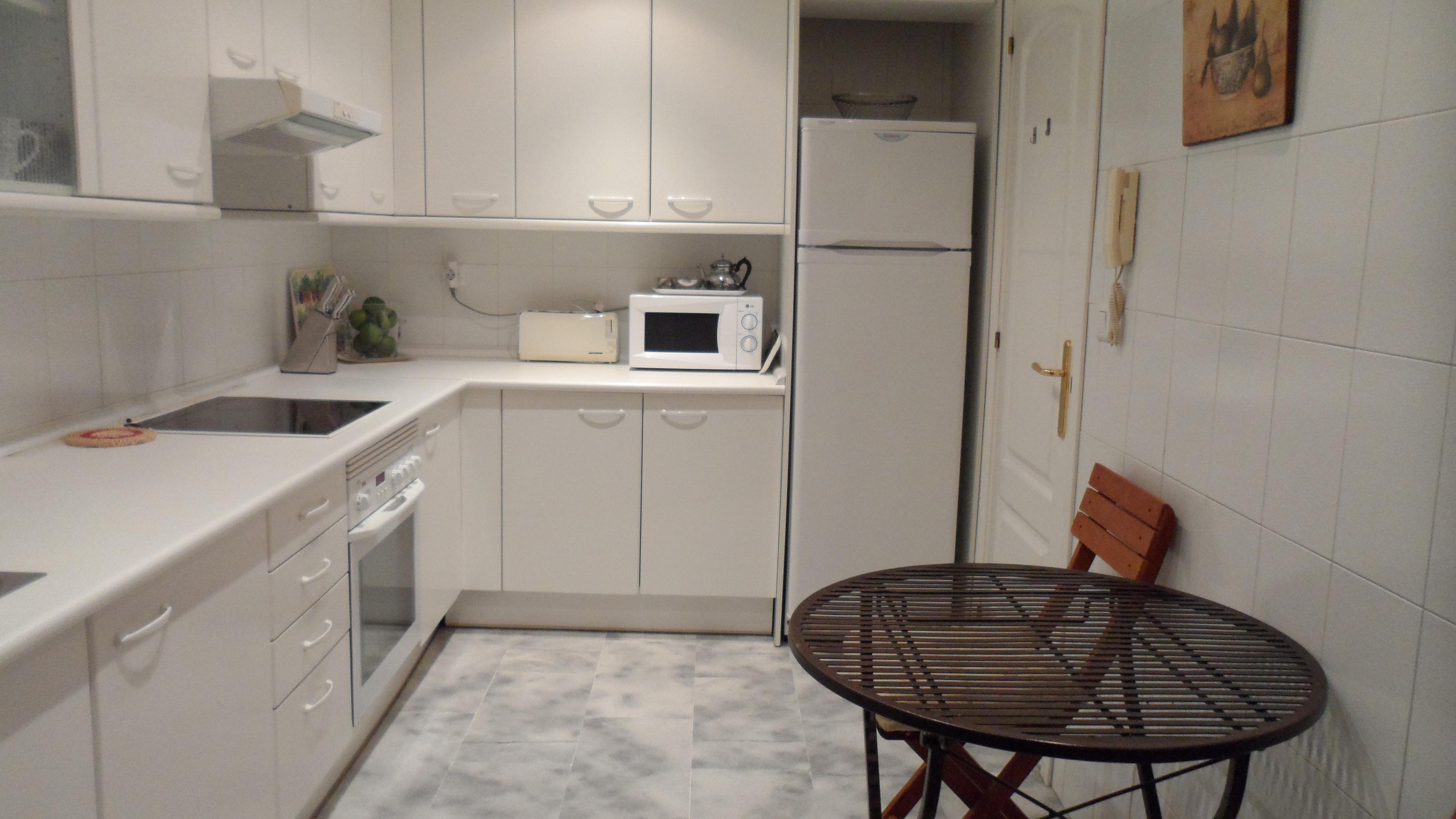 Holidays on the beachfront, Puerto Banus. They are 3 bedrooms and enjoys security 24 hrs.