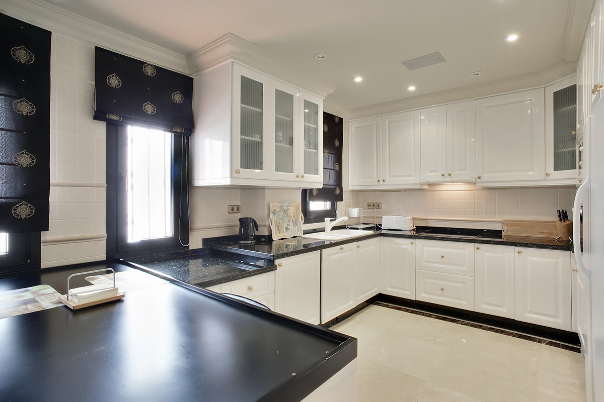 Two Bedrooms Ground floor apartment in Playa del Duque, Puerto Banus