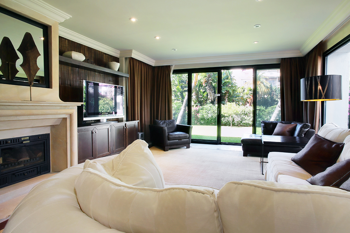 Two Bedrooms Ground floor apartment in Playa del Duque, Puerto Banus