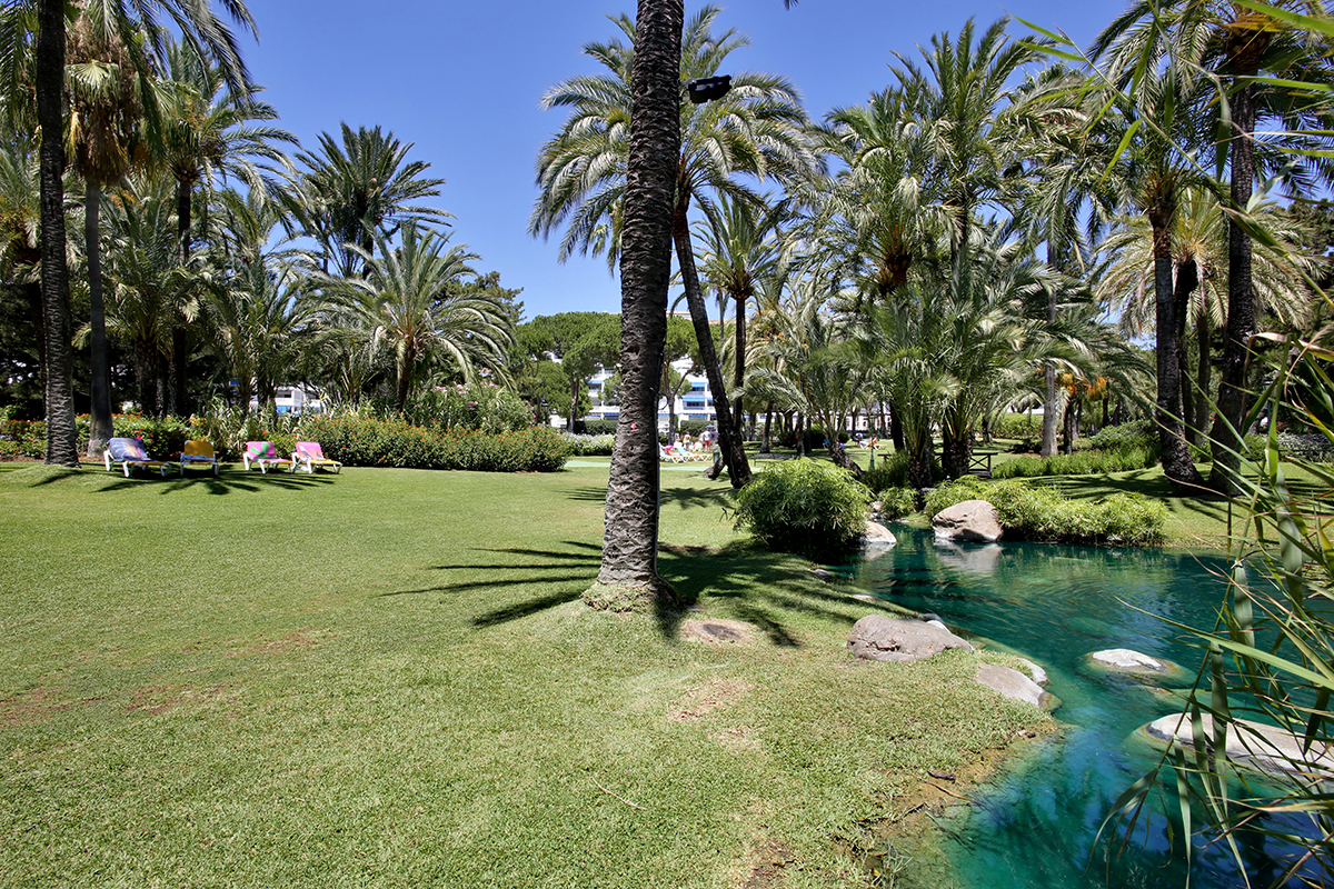 Two Bedrooms Ground floor apartment in Playa del Duque, Puerto Banus