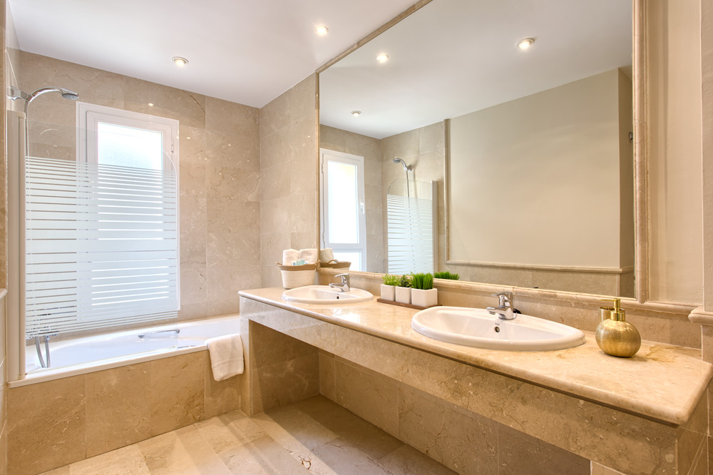 6 bedrooms, wifi, NETFLIX, bbq, heated pool, sauna. Steps walk to Puerto Banus.