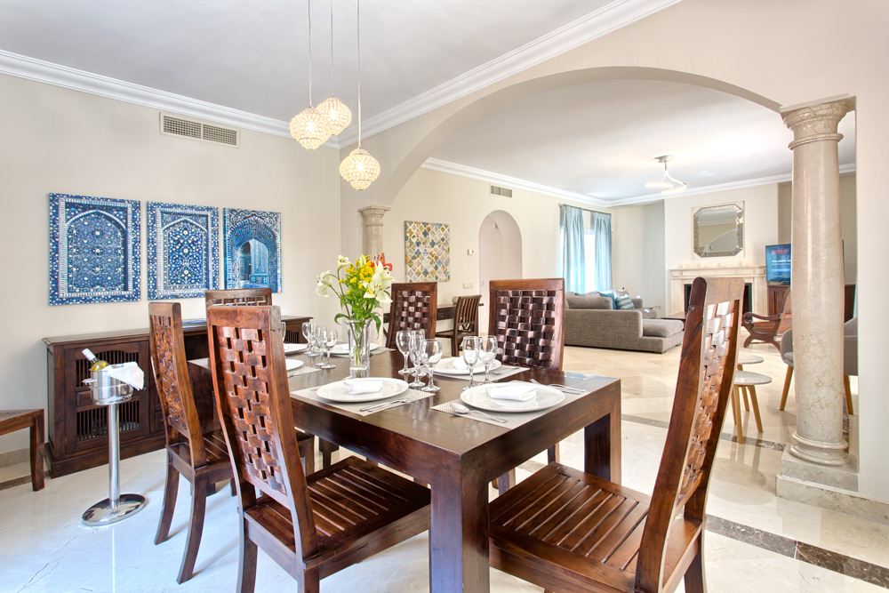 6 bedrooms, wifi, NETFLIX, bbq, heated pool, sauna. Steps walk to Puerto Banus.