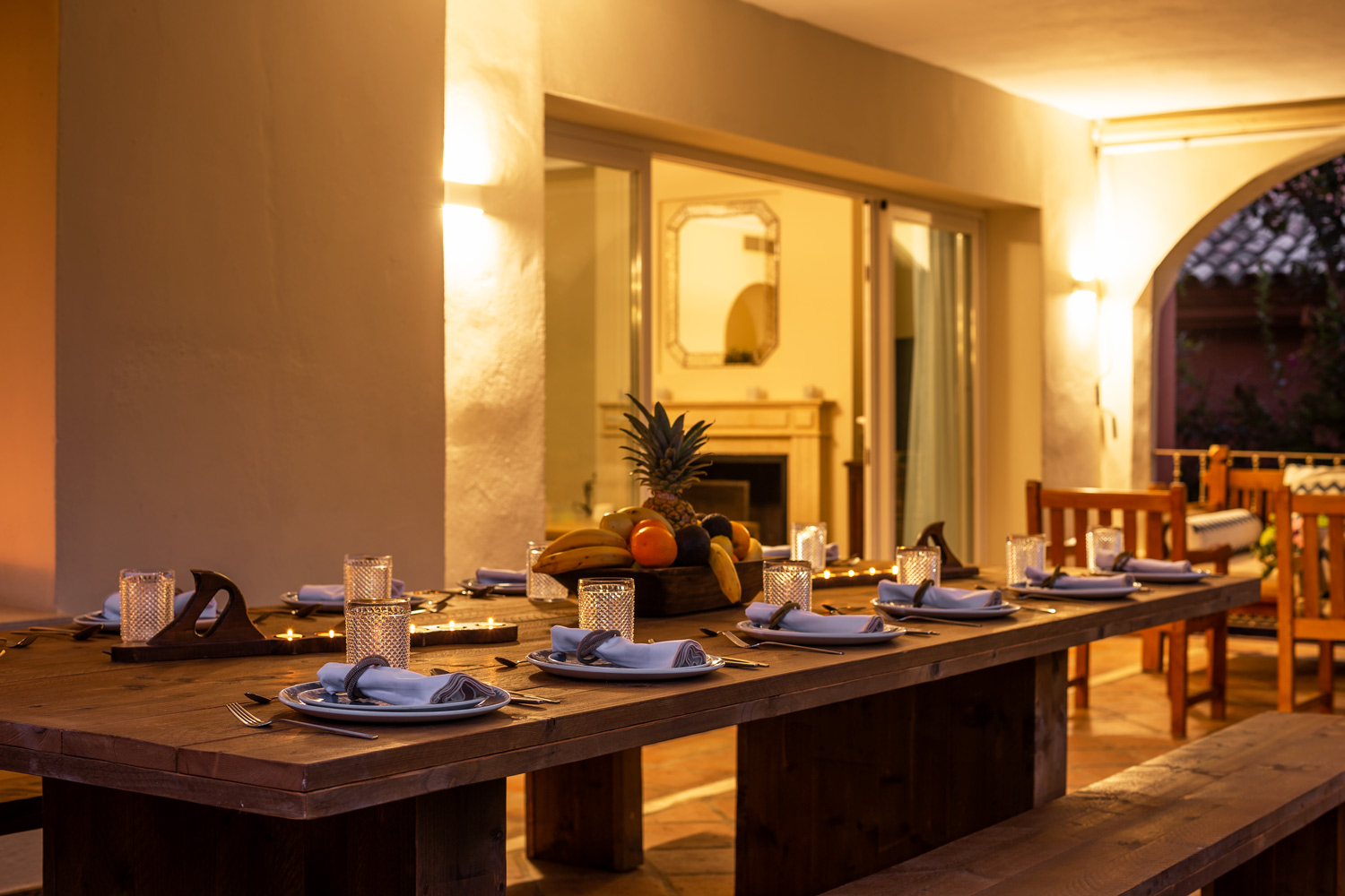 6 bedrooms, wifi, NETFLIX, bbq, heated pool, sauna. Steps walk to Puerto Banus.