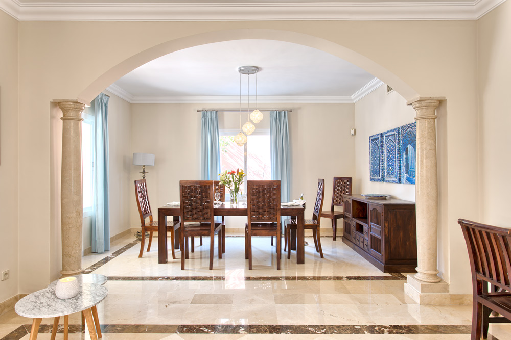 6 bedrooms, wifi, NETFLIX, bbq, heated pool, sauna. Steps walk to Puerto Banus.