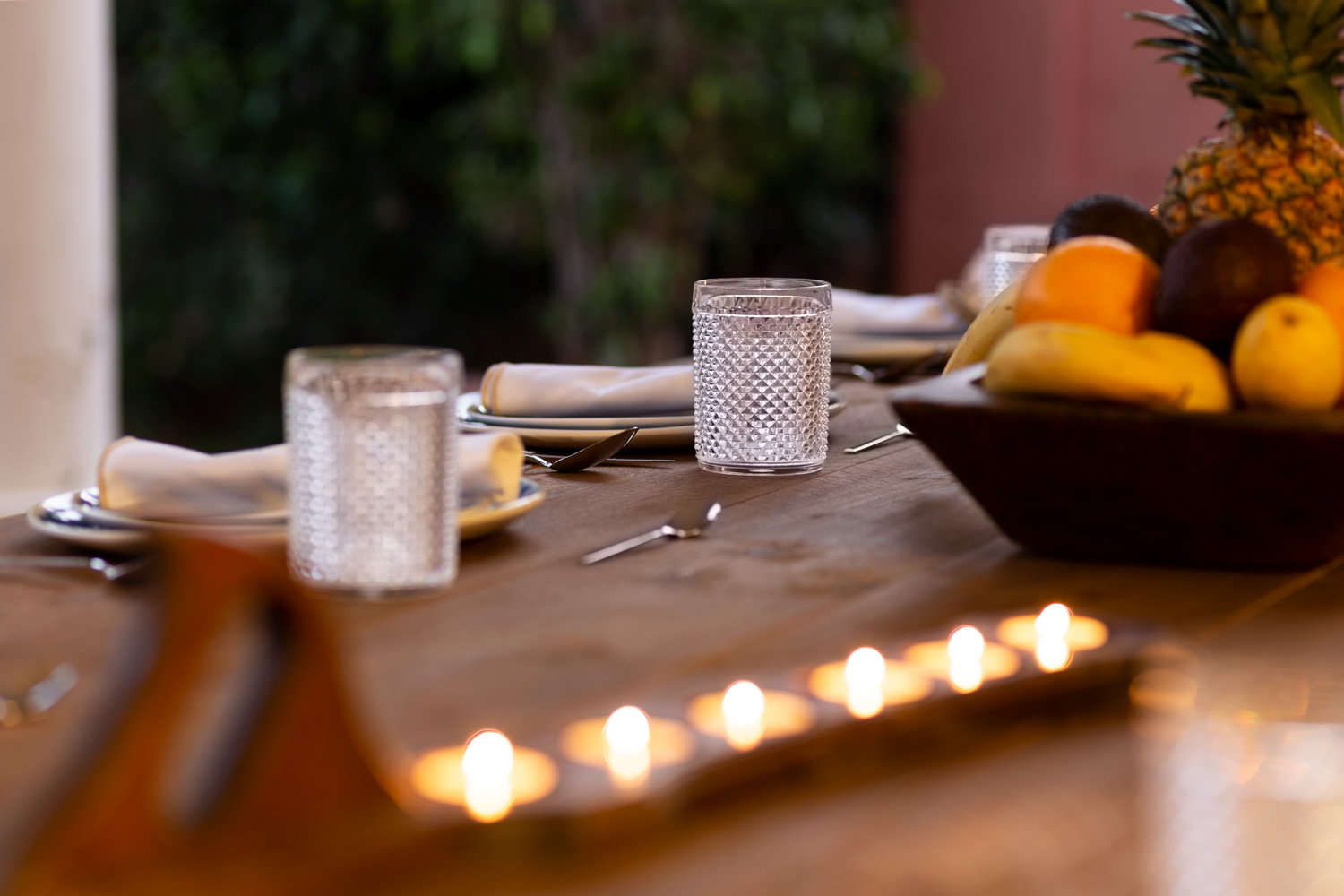 6 bedrooms, wifi, NETFLIX, bbq, heated pool, sauna. Steps walk to Puerto Banus.