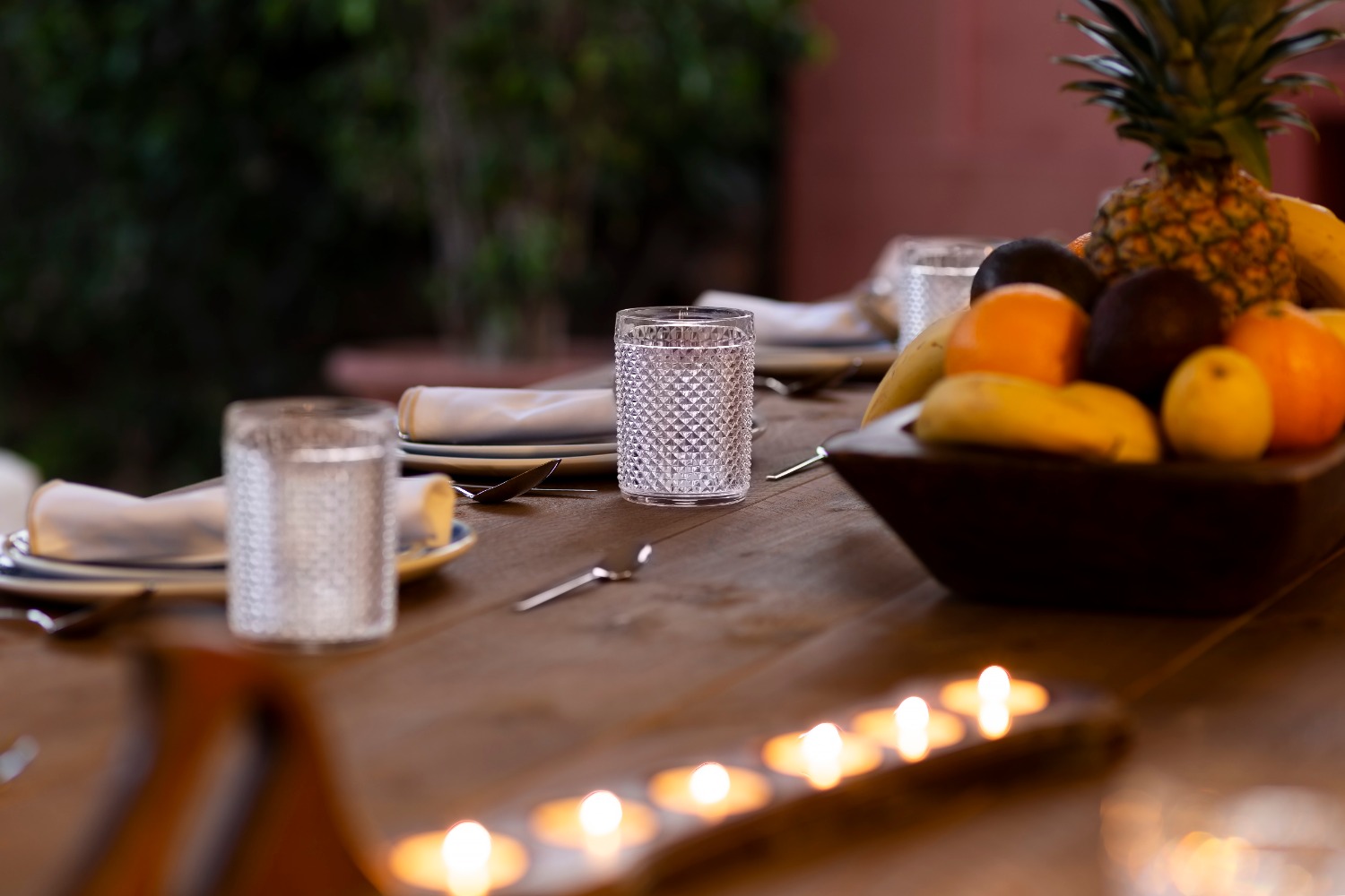 6 bedrooms, wifi, NETFLIX, bbq, heated pool, sauna. Steps walk to Puerto Banus.