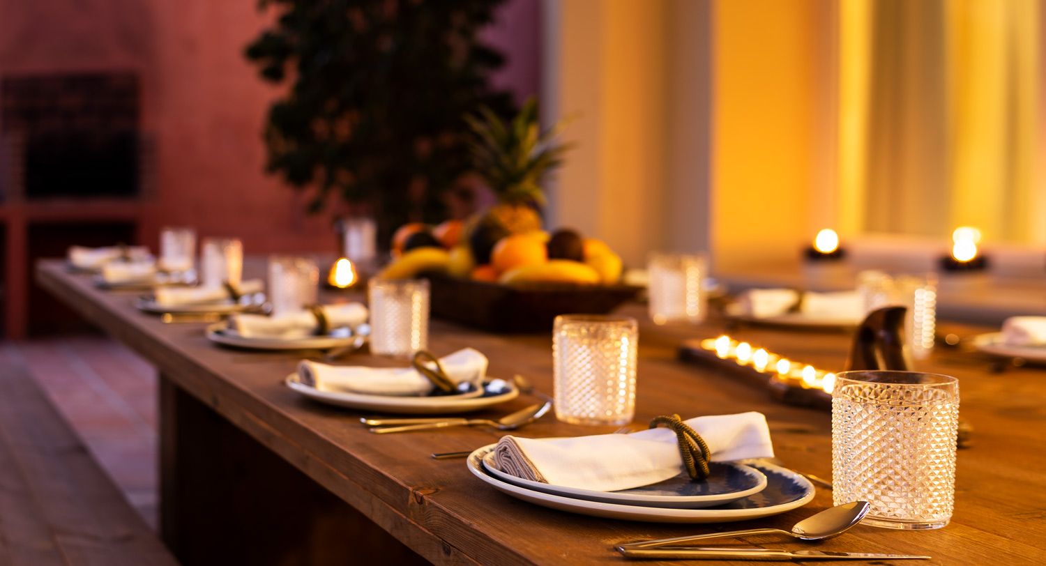 6 bedrooms, wifi, NETFLIX, bbq, heated pool, sauna. Steps walk to Puerto Banus.