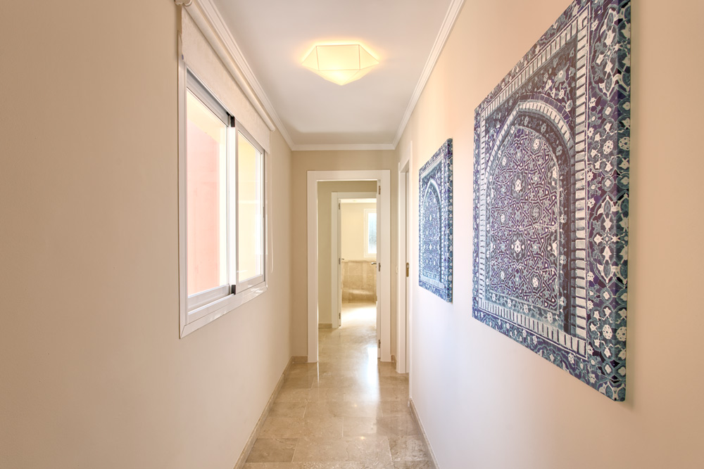 6 bedrooms, wifi, NETFLIX, bbq, heated pool, sauna. Steps walk to Puerto Banus.