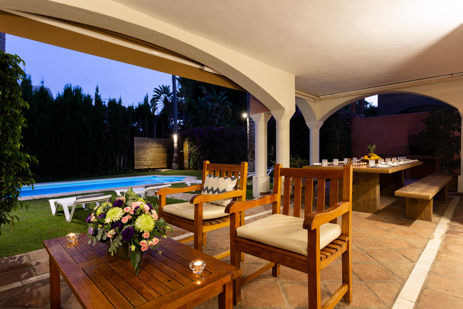 6 bedrooms, wifi, NETFLIX, bbq, heated pool, sauna. Steps walk to Puerto Banus.