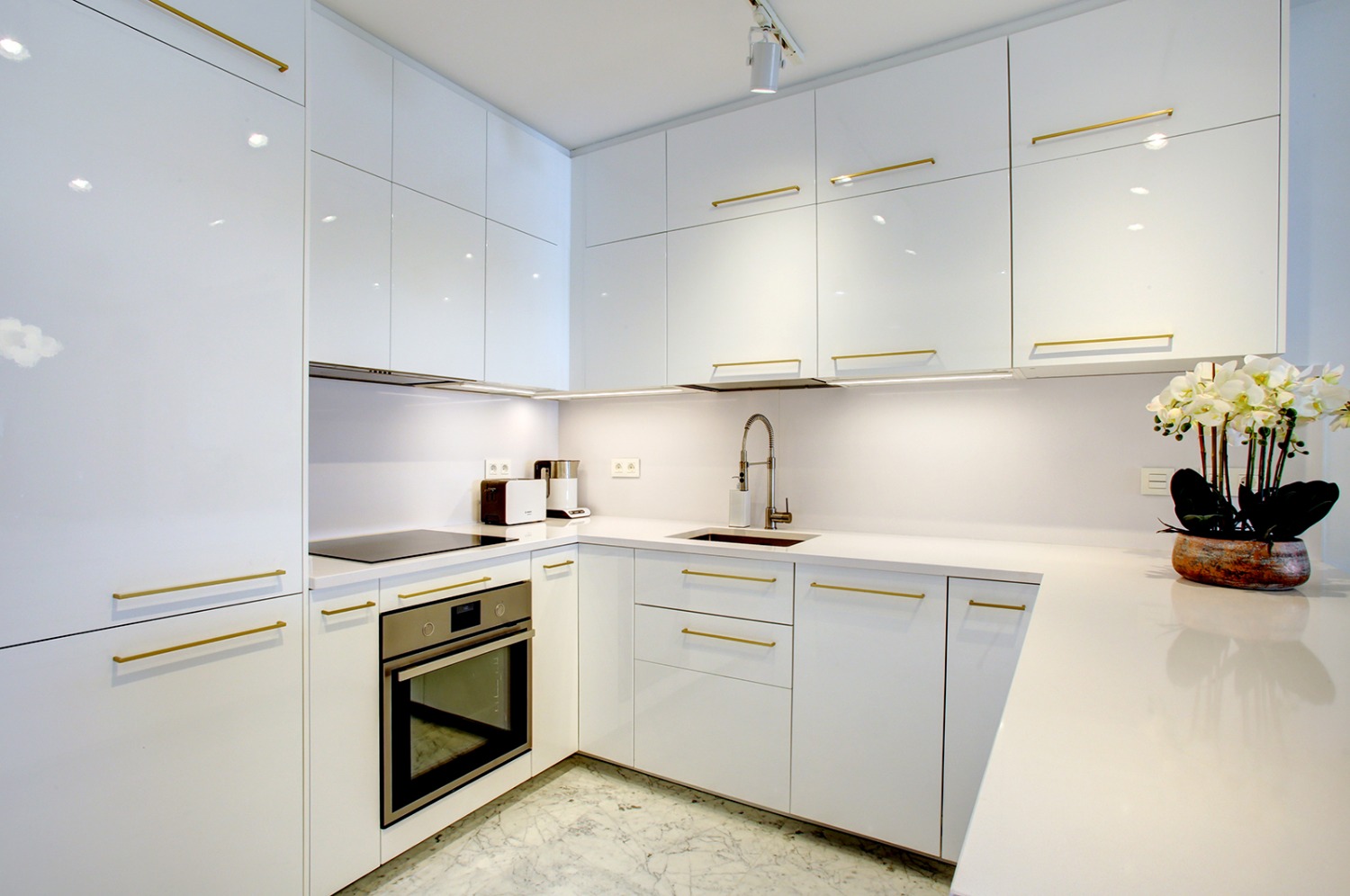 Playas del Duque 3 bedrooms Apartment, plus staff bedroom