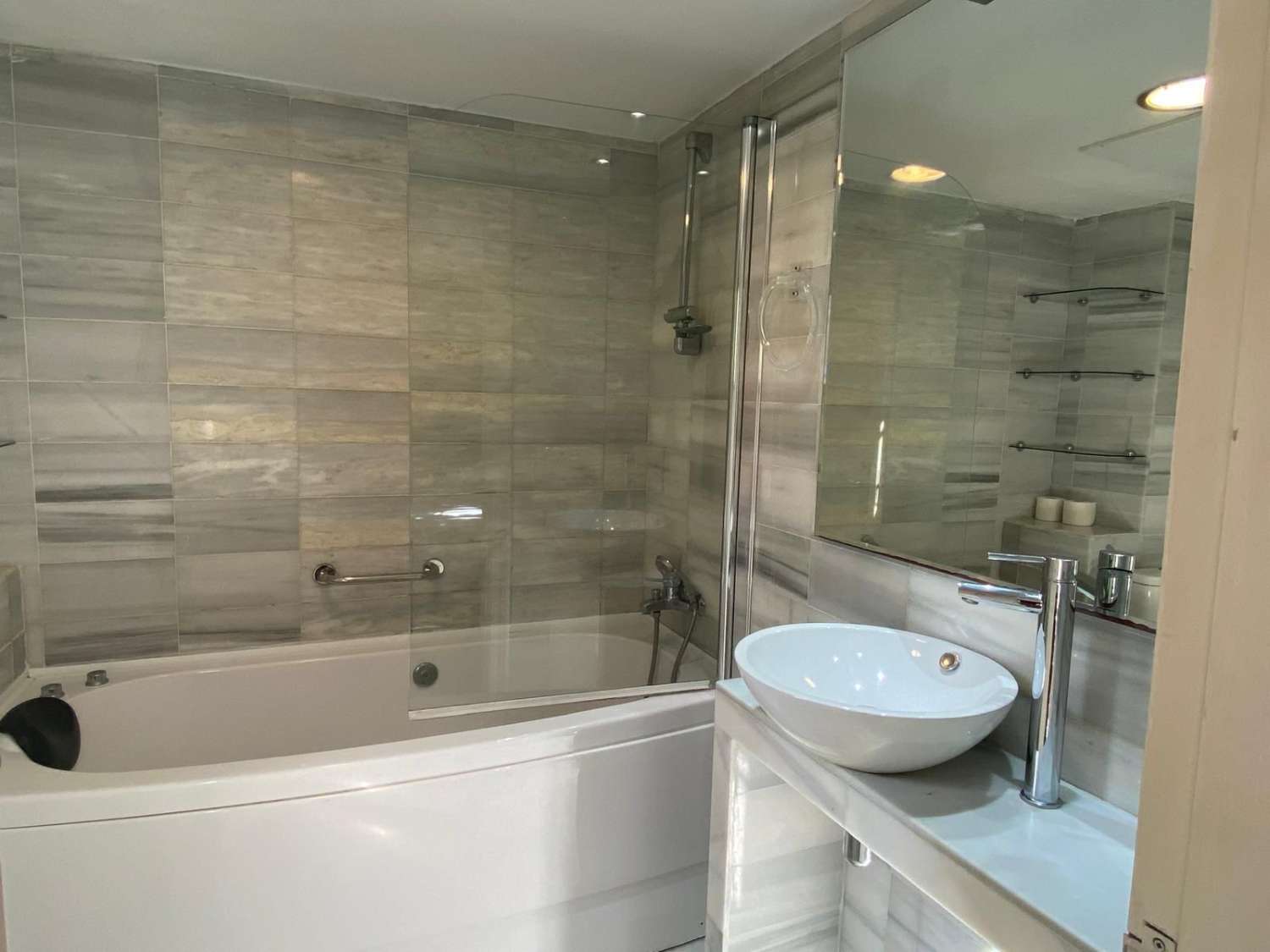 Appartement avec jardin privé. Location à long terme. Puerto Banús, Marbella.