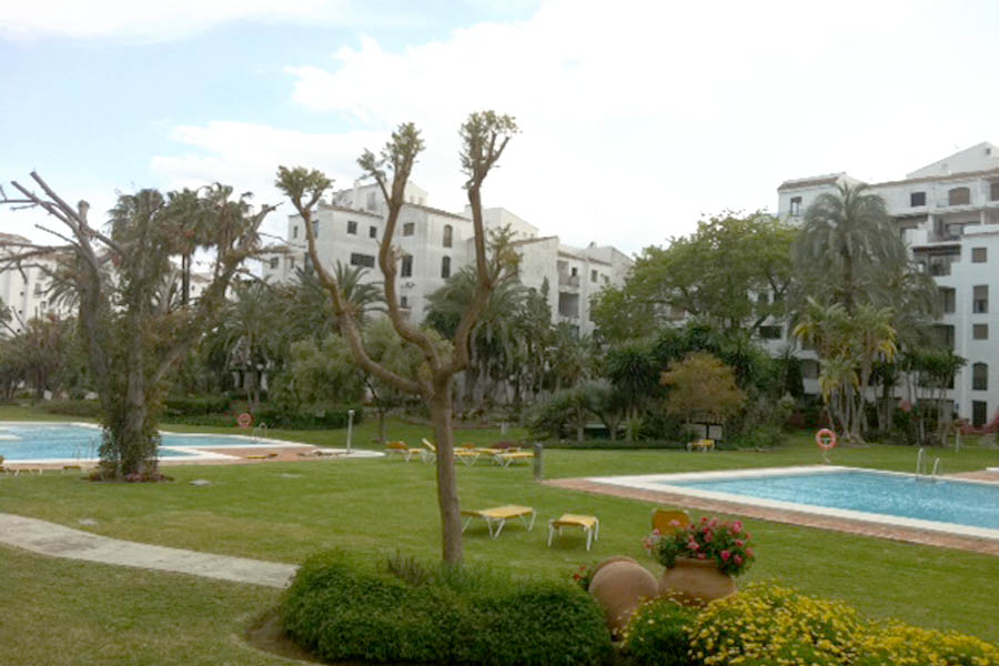 Appartement avec jardin privé. Location à long terme. Puerto Banús, Marbella.