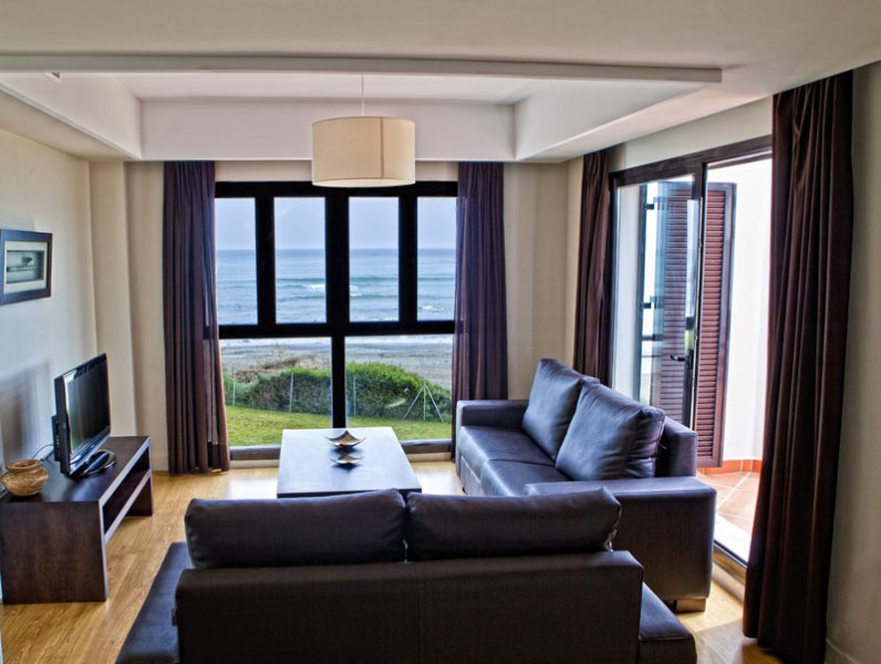 Espectaculares vistas en primera línea al mar con acceso privado a la playa! El apartamento de dos dormitorios comienza en 287.200 €