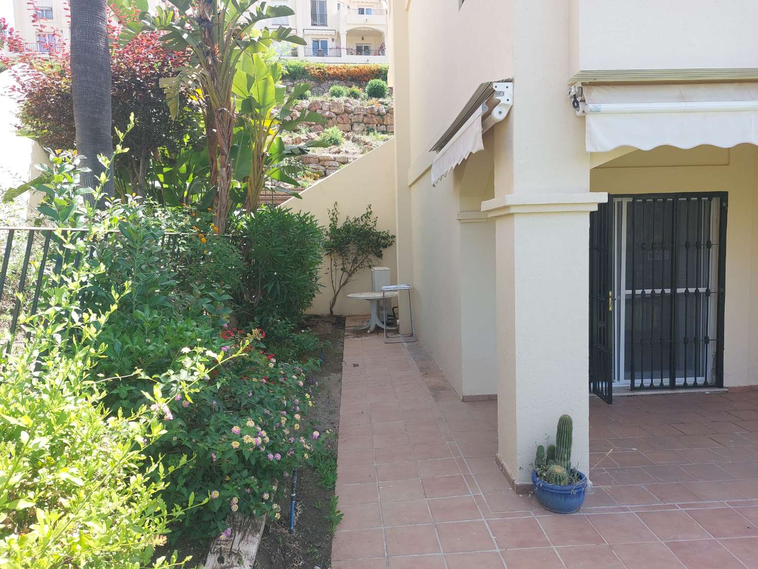 Underbar trädgårdslägenhet i ett lugnt och exklusivt gated community i La Quinta.