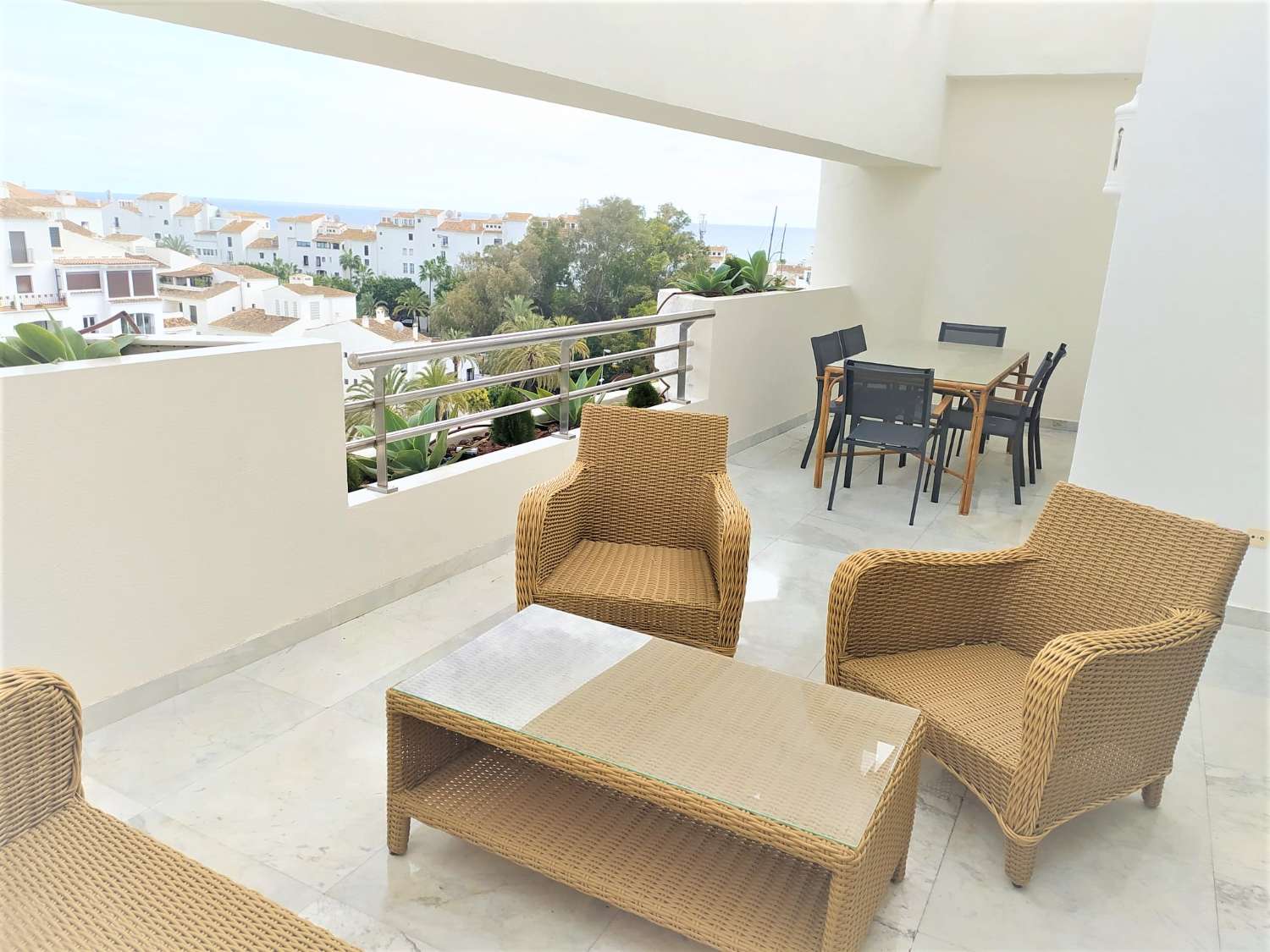 Puerto Banus, Marbella. Strand, penthouse. Langtidsleje.