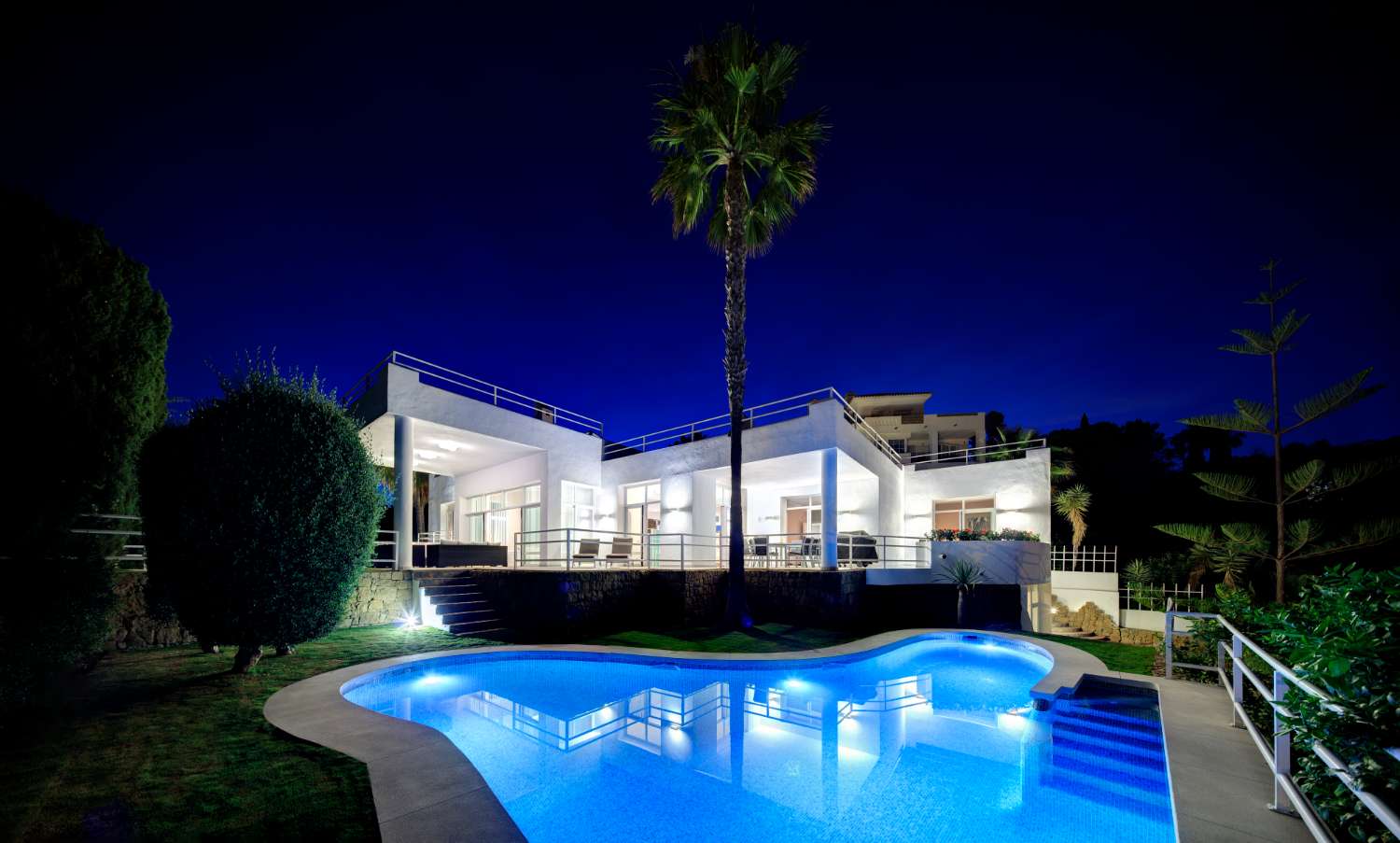 Villa for sale in La Quinta, Benahavis.  Stunning views of La Concha, the Mediterranean and Africa's Coast.