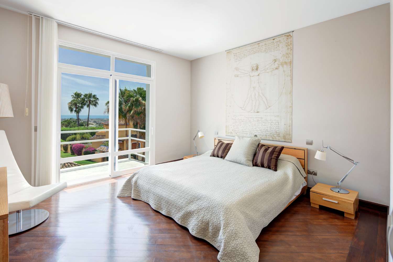 Villa te koop in La Quinta, Benahavis.  Prachtig uitzicht op La Concha, de Middellandse Zee en de kust van Afrika.