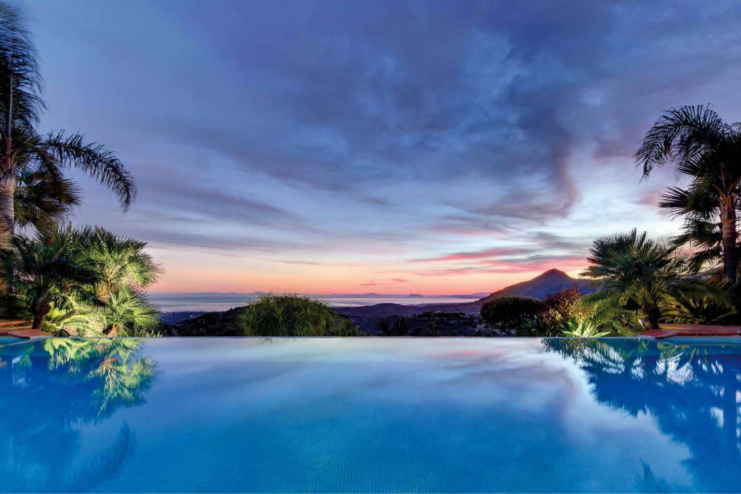 Till salu, villa i La Zagaleta, Benahavis. Frontline Golf med panoramautsikt över havet.