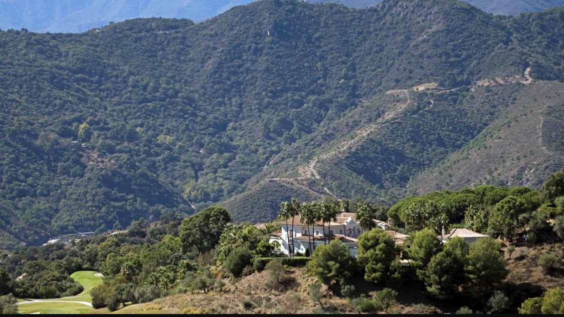 In vendita, villa a La Zagaleta, Benahavis. Frontline Golf con vista panoramica sul mare.