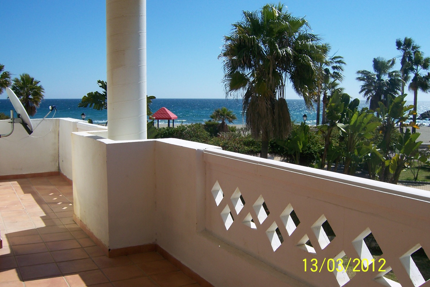 度假出租屋。公寓俯瞰大海。波多黎各巴努斯，马贝拉。