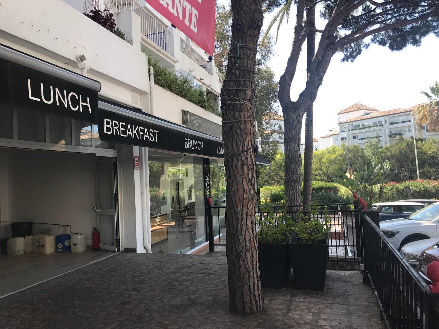 Restaurant, in a prime location at Puerto Banús.