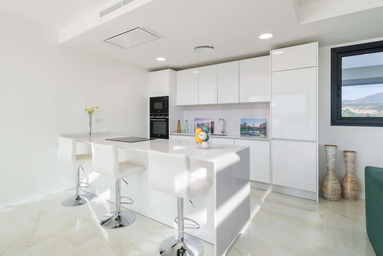 In vendita. Attico duplex con vista sul mare. Prezzi da €725.000.