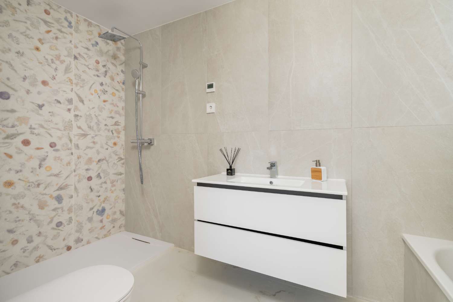 In vendita. Attico duplex con vista sul mare. Prezzi da €725.000.