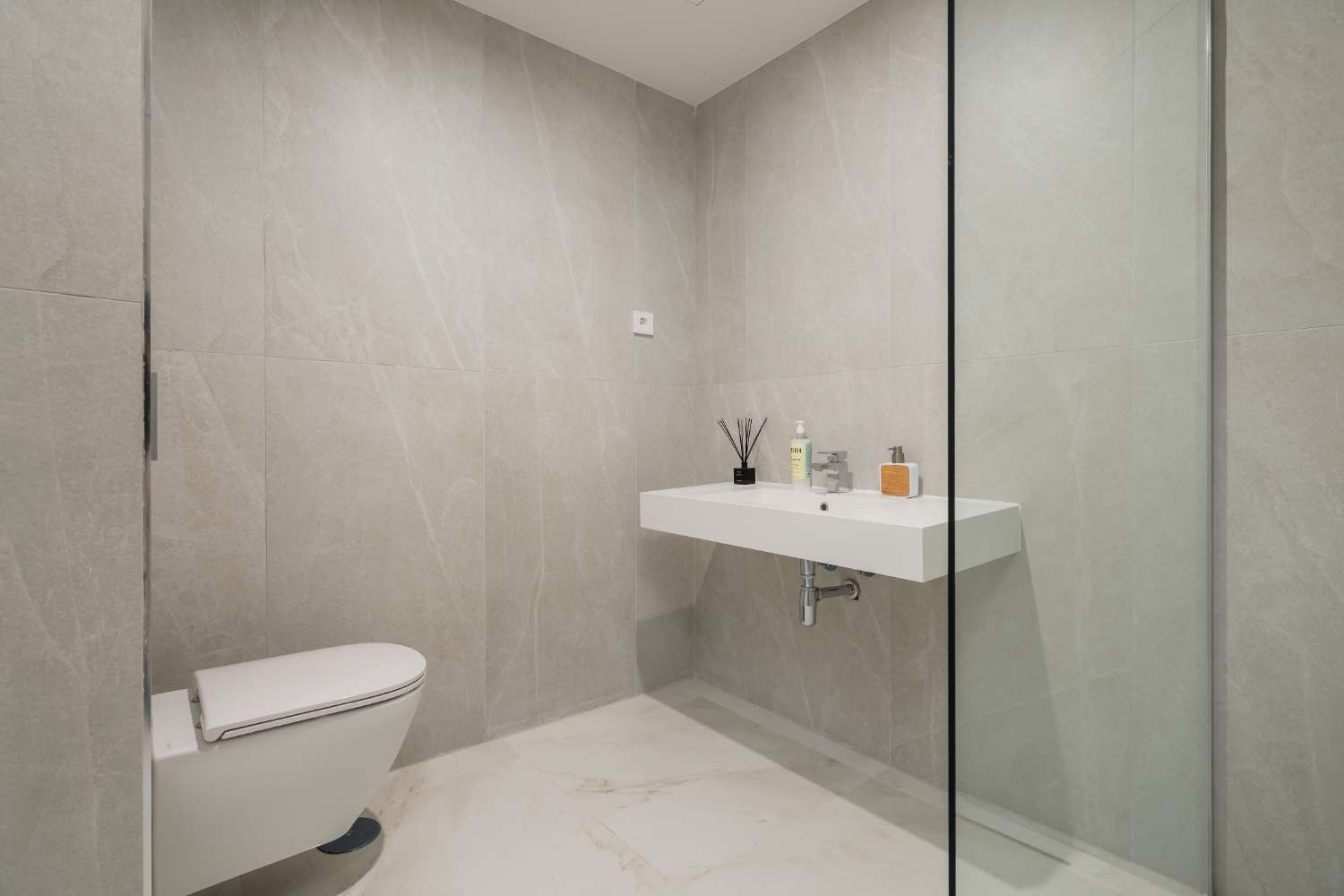 In vendita. Attico duplex con vista sul mare. Prezzi da €725.000.