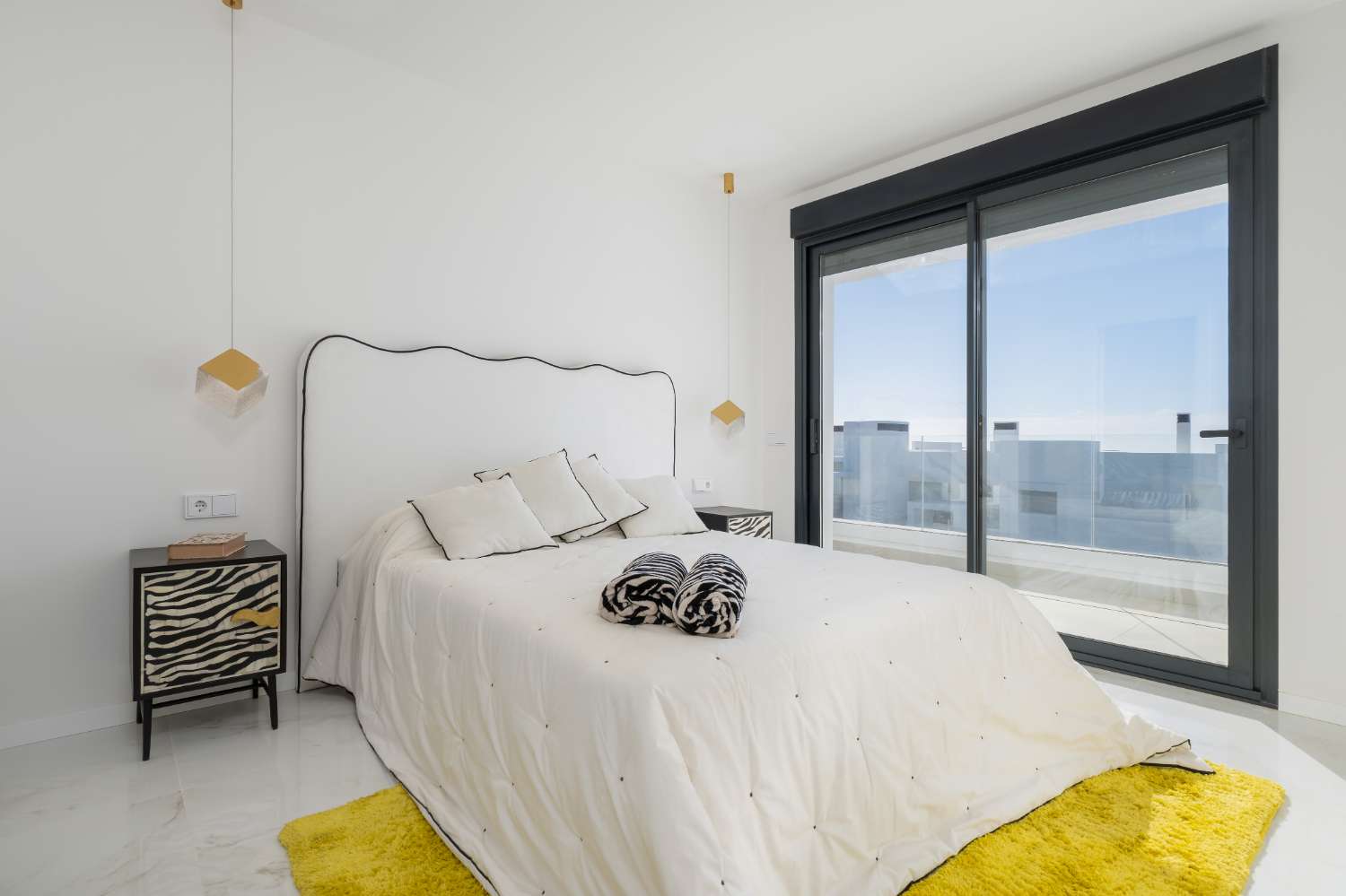 In vendita. Attico duplex con vista sul mare. Prezzi da €725.000.