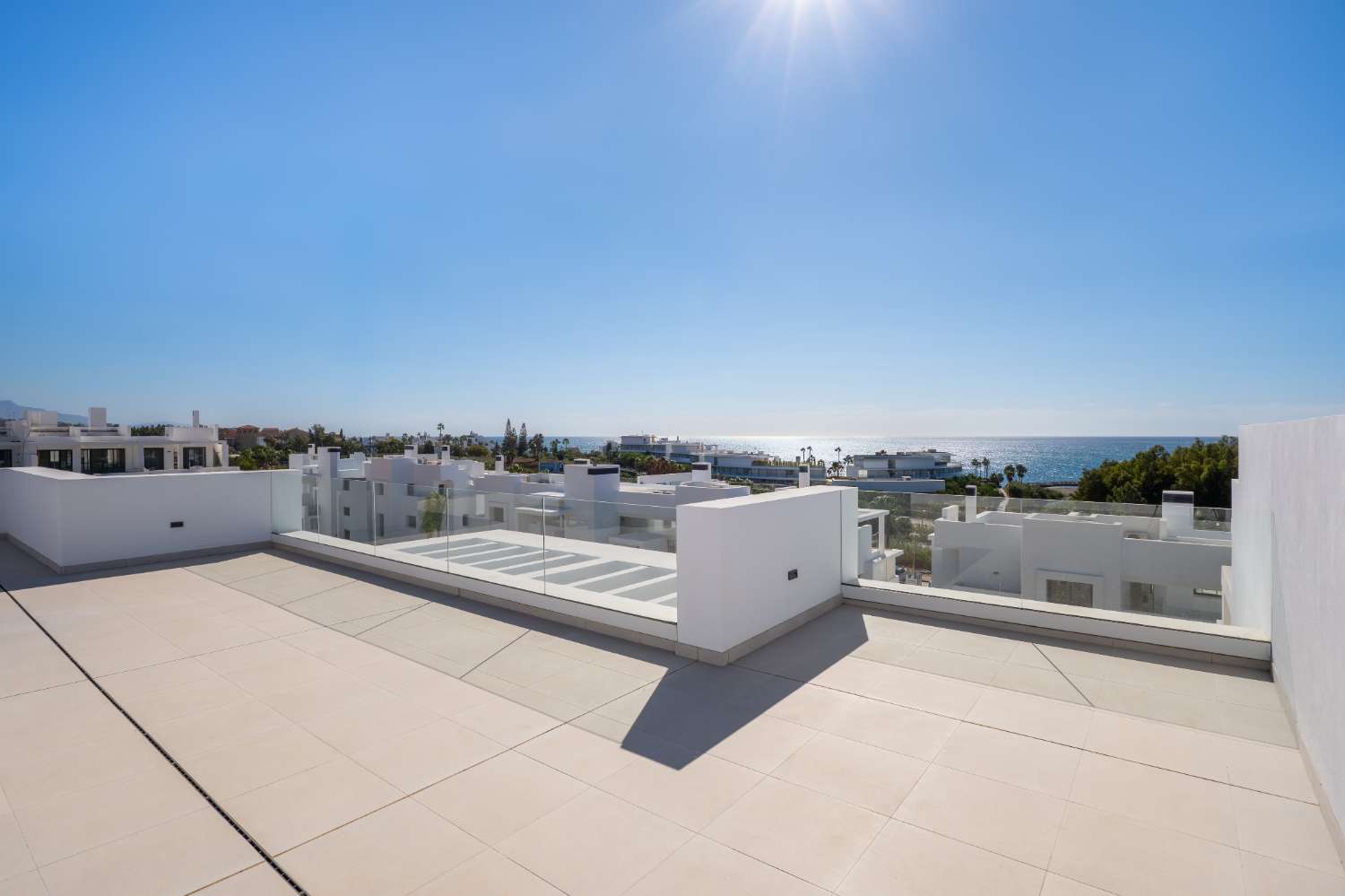 In vendita. Attico duplex con vista sul mare. Prezzi da €725.000.
