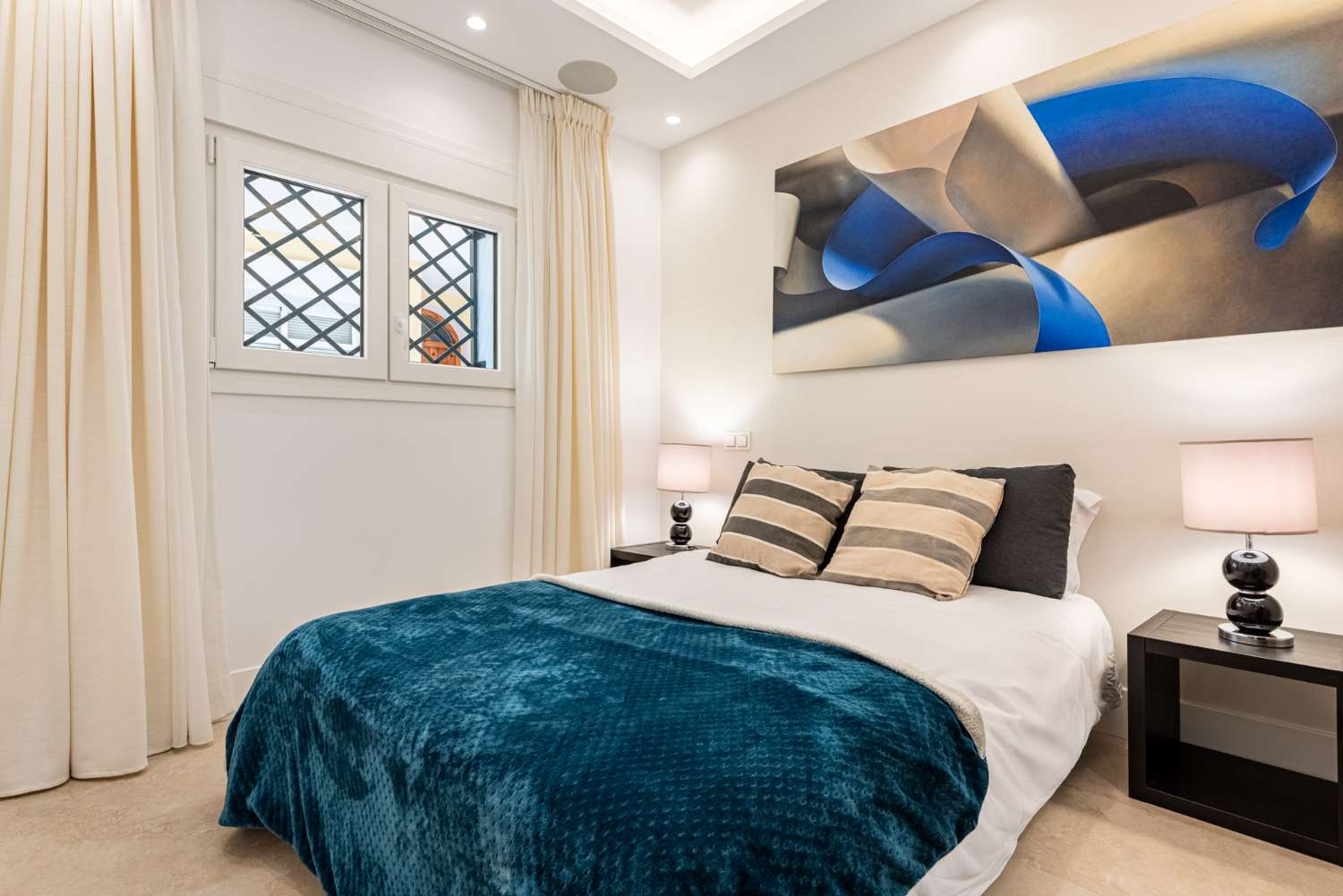 For sale, beautiful renovated semi-detached, sea views. In Aloha Gardens, Nueva Andalcia, Marbella.