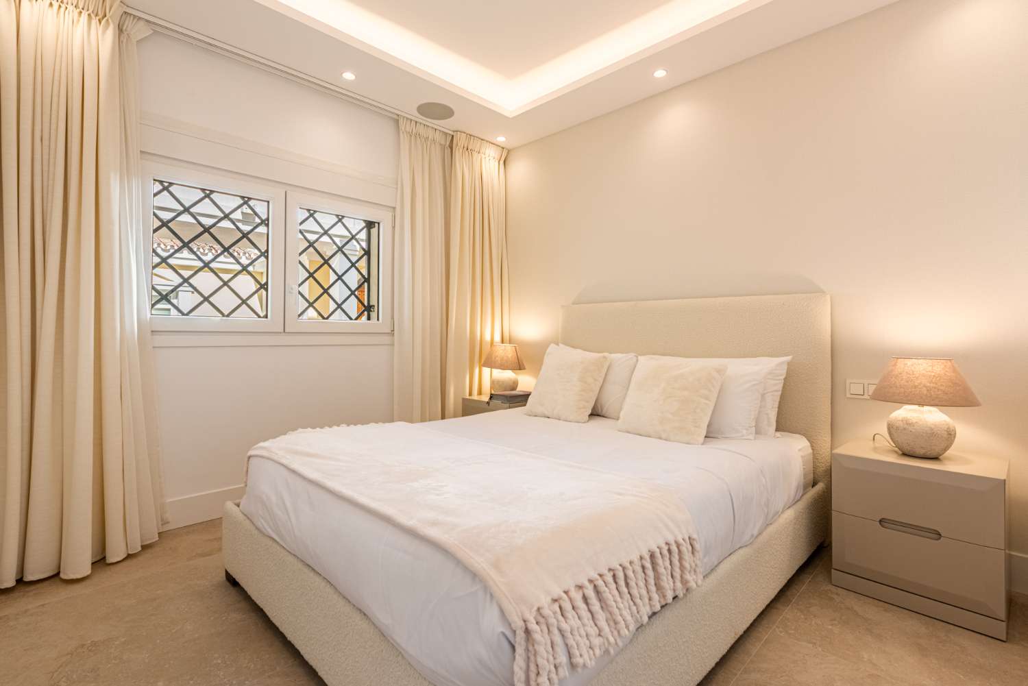 For sale, beautiful renovated semi-detached, sea views. In Aloha Gardens, Nueva Andalcia, Marbella.